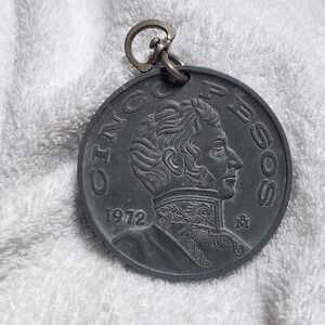 Vintage 1972 Mexico Cinco Pesos Vicente Guerrero Coin Pendant Medallion Grey
